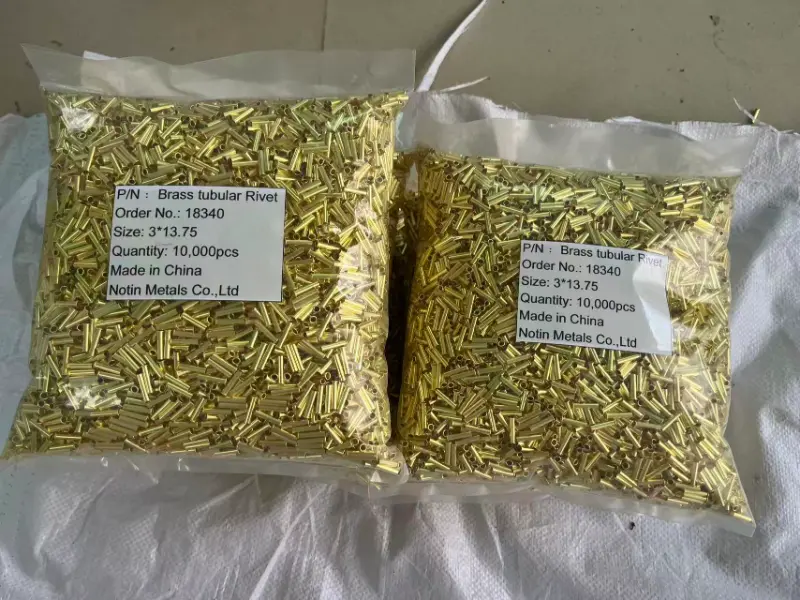 영국으로 향하는 관형 리벳 샘플 주문
