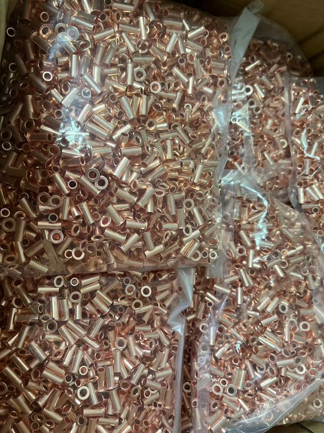 Nuote Metals, DIN 7340 A 구리 관형 리벳을 헝가리로 배송 - 소규모 배치, 전체 정밀도