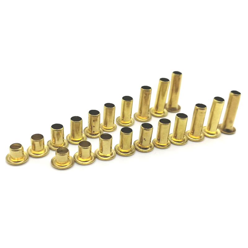 작은 황동 구멍